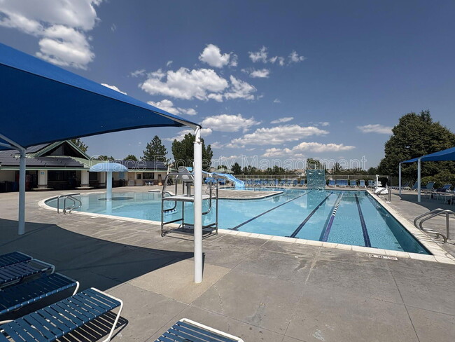 Building Photo - 910 Humboldt Way