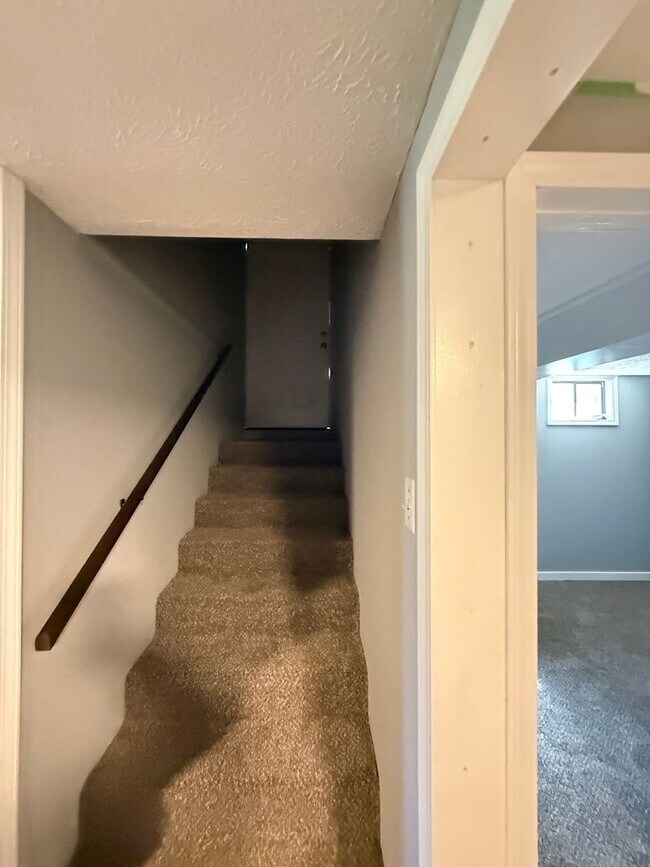 Building Photo - 4 bedroom/1 bath/detached storage building