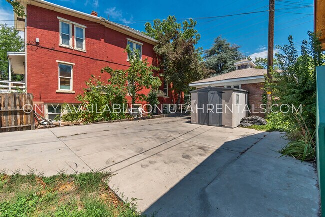 Building Photo - 1073 E 200 S