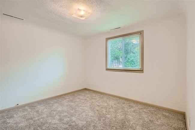 Rear bedroom with window out onto the backyard - 1708 Aspen St