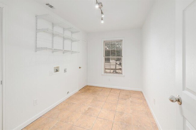 Building Photo - 1703 Alegria Rd