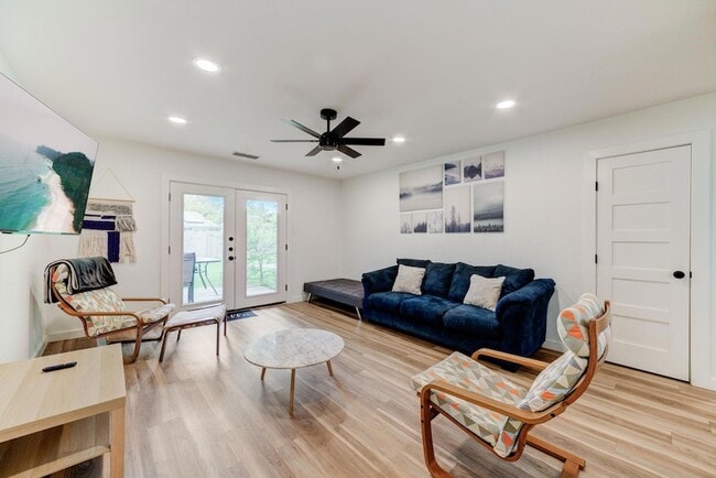 Building Photo - 4405 Button Bend Cir