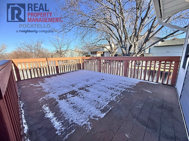 Building Photo - 4 bed 3 bath house - 2 car garage - RV parking