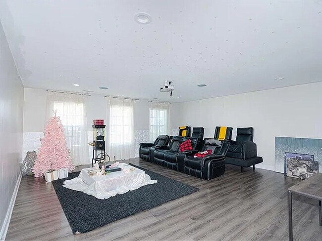 Building Photo - Lease to Own