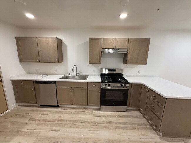 Building Photo - Newly Remodeled | All Utilities Included | AC + Heat | Move-In Ready