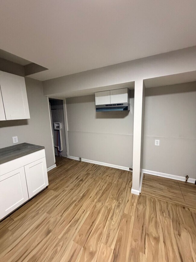 Building Photo - Gorgeous Updated 3 bedroom house!