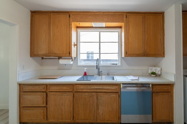 Building Photo - Beautiful 3 Bedroom/ 2 Bath Home $3,595/ Mo.