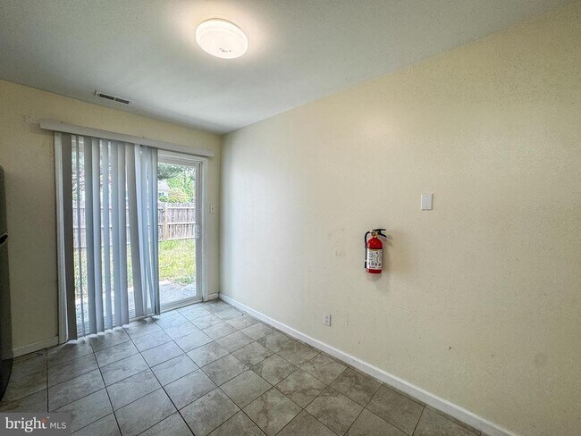 Building Photo - 38 Hopewell Ln