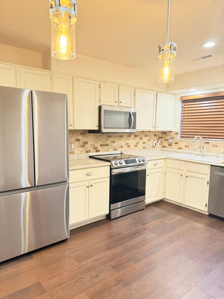 Building Photo - 3435 S Ammons St