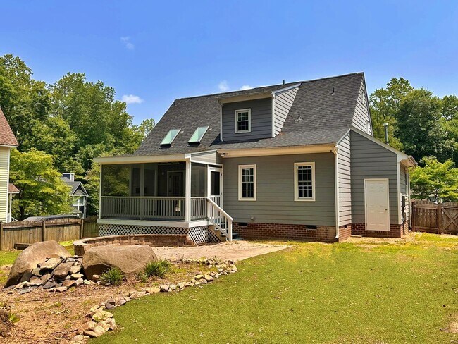 Building Photo - Updated Home in the Heart Of Chesterfield