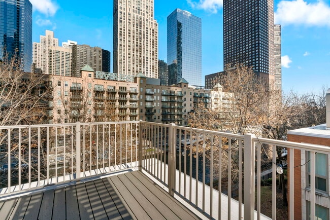 Building Photo - 424 E North Water St