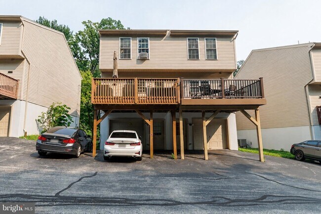 Building Photo - 276 Parker Ave