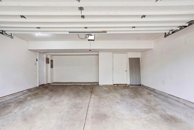 Building Photo - 5610 W Von Ave