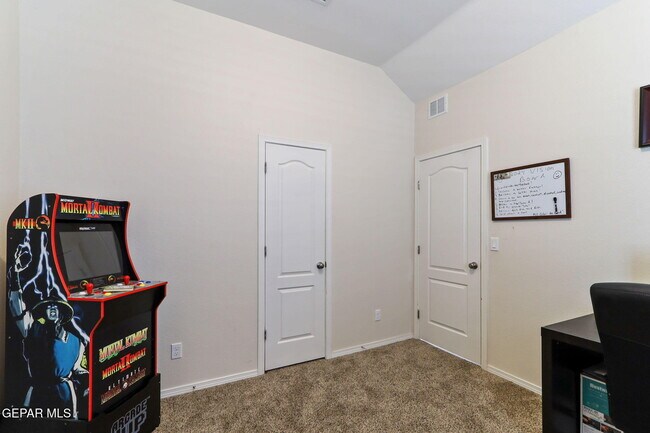 Building Photo - 13740 Villa Vista Ave