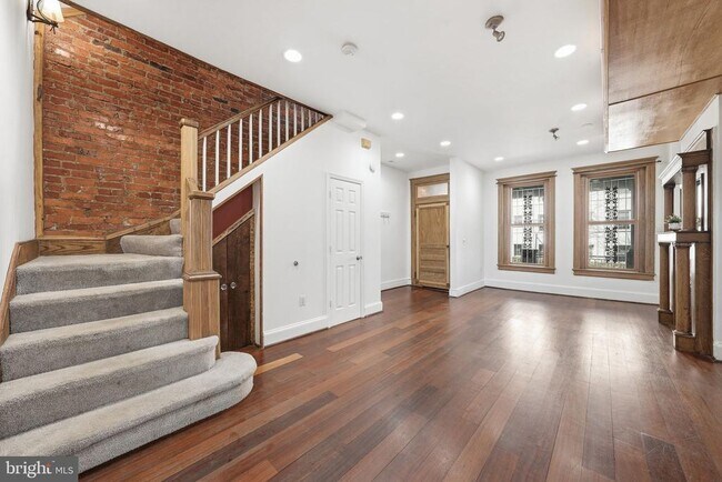 Building Photo - 1116 Monroe St NW