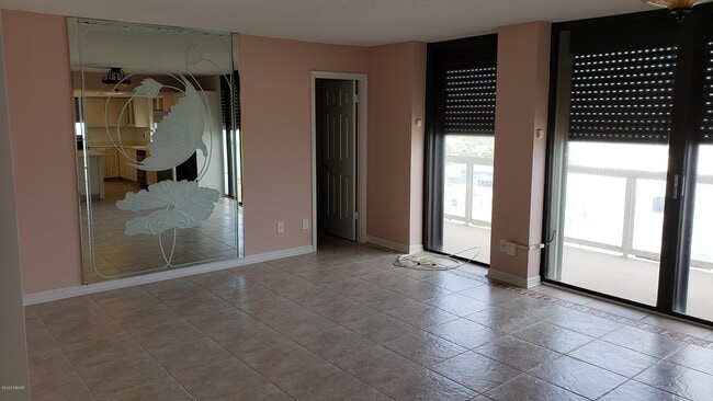 Building Photo - 3000 N Atlantic Ave