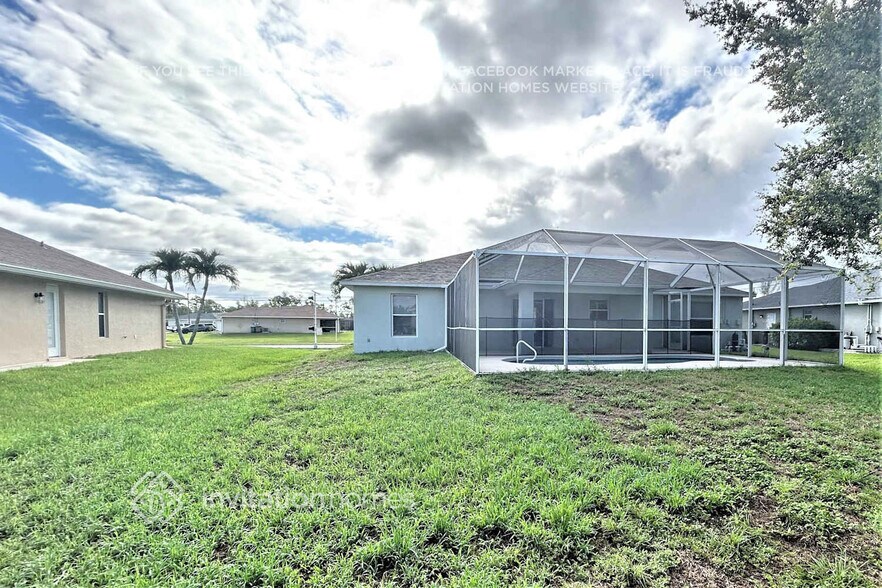 Building Photo - 3322 Oasis Blvd