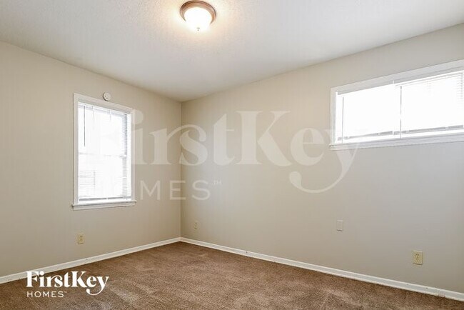 Building Photo - 3233 Earl Dr