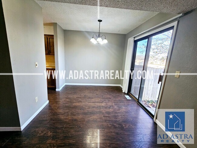 Building Photo - Nice 3 bed 1.5 bath townhouse in Olathe-Coming SOON!!