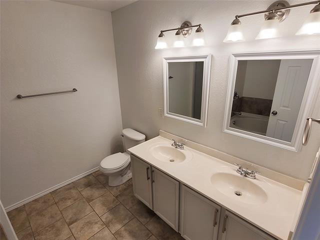 Building Photo - 12632 Kingsgate Dr