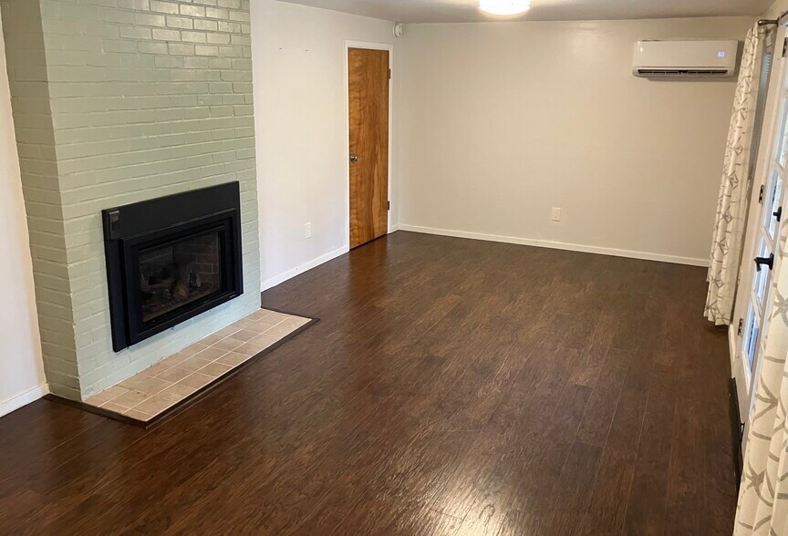 Building Photo - 9416 SW View Point Ter