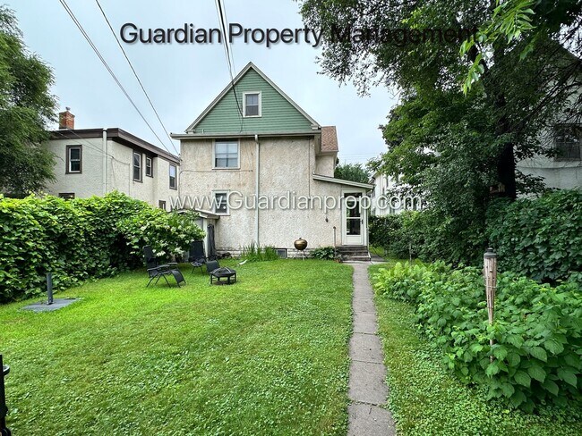Building Photo - Northeast Spacious Upper Level Duplex, Har...