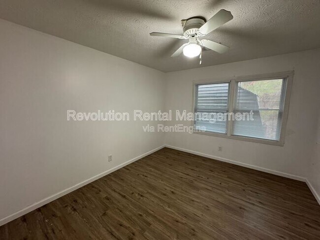 Building Photo - 1305 Sweet Pine Dr