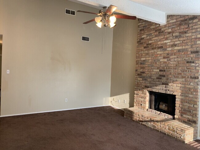 Building Photo - Cute duplex in NW Lubbock