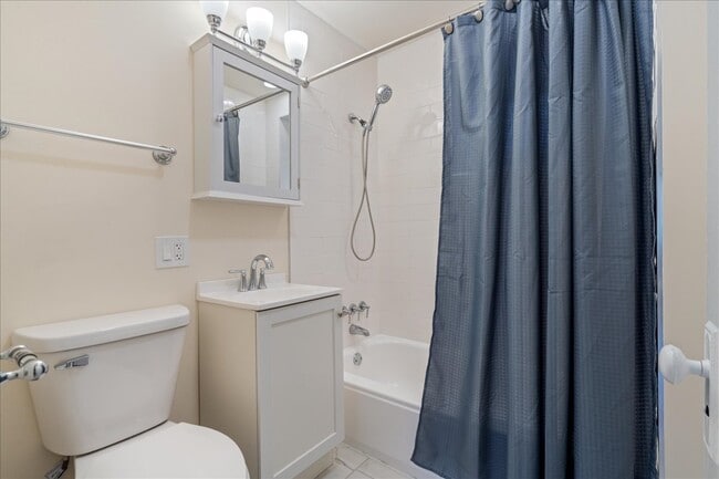 Building Photo - 2525 W Ardmore Ave