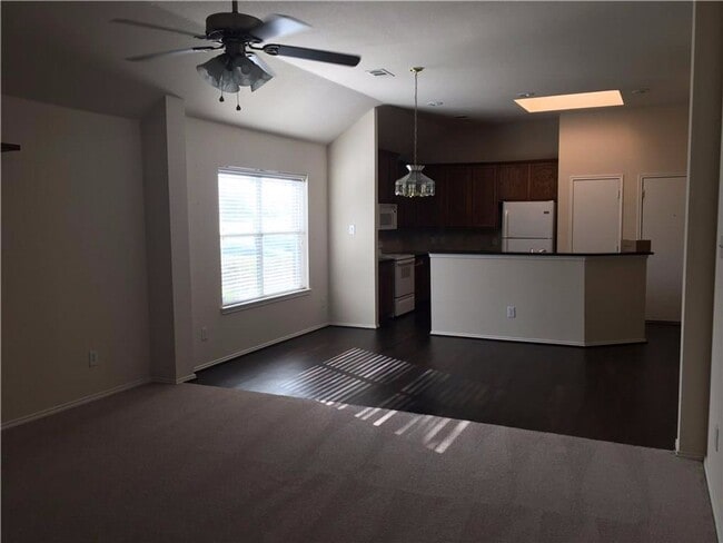 Building Photo - Great House in Aubrey!