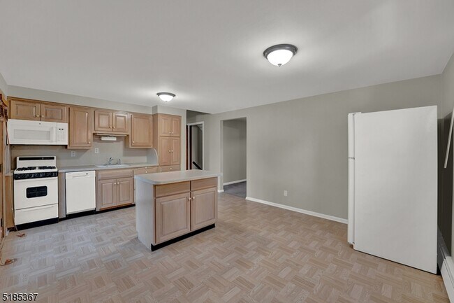 Building Photo - 53 5th Ave