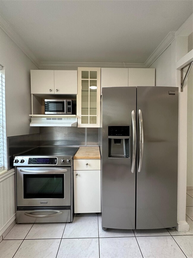 Building Photo - 1101 NE 17th Way