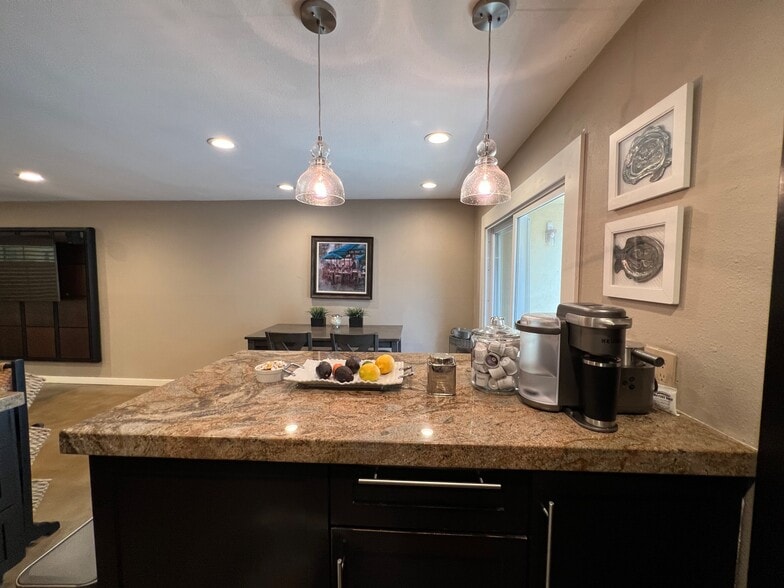 dining area - 333 Newport Ave