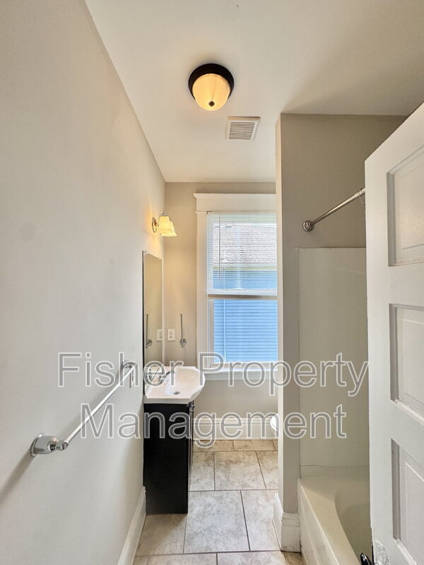 Building Photo - 411 W 26th St