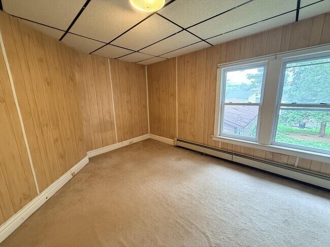 Building Photo - 1204 Kenwood Ave