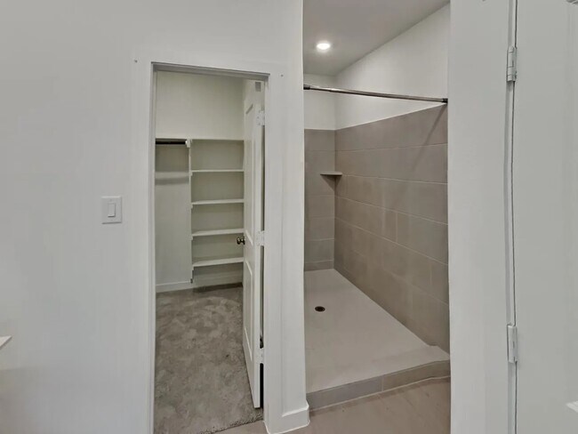 Building Photo - 1250 Okeechobee Dr