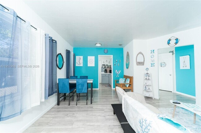 Building Photo - 1215 NE 127th St