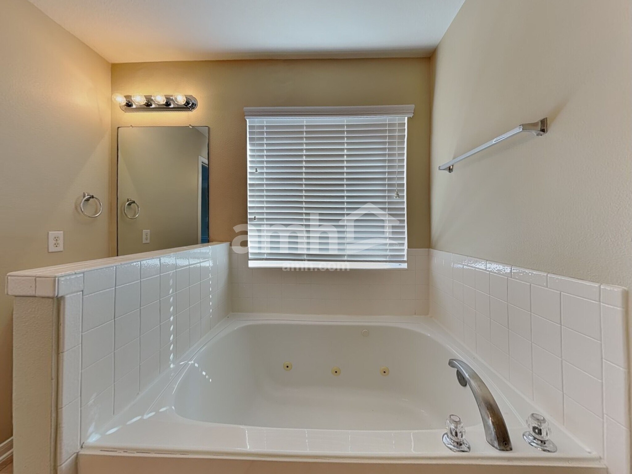 Building Photo - 439 Pinewood Ridge Dr