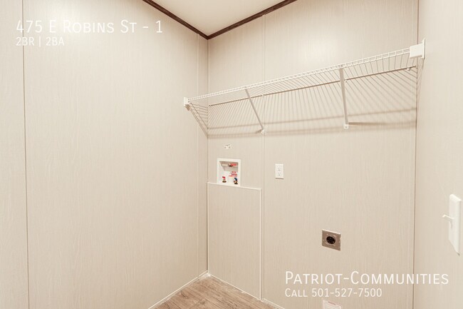 Building Photo - 475 E Robins St