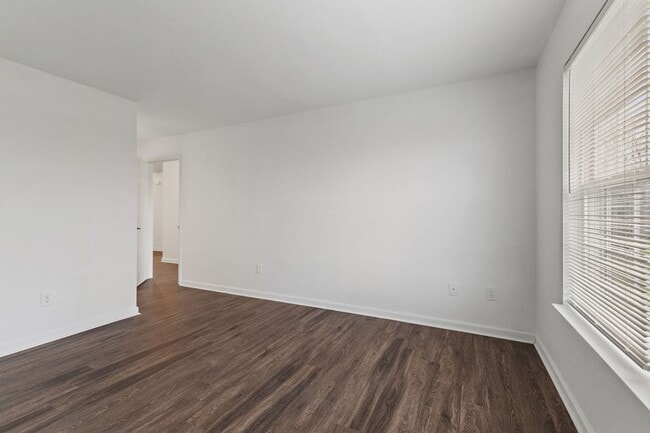 Building Photo - 1308 E Liberty Cir