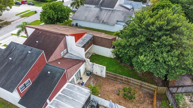 Building Photo - 1405 White Pine Dr