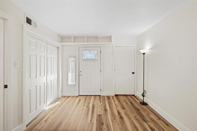 Building Photo - 1705 Crossing Pl