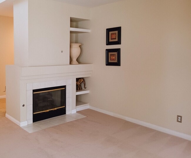 Building Photo - Stunning Two-Story 3 Bedroom, 2.5 Bath Hom...