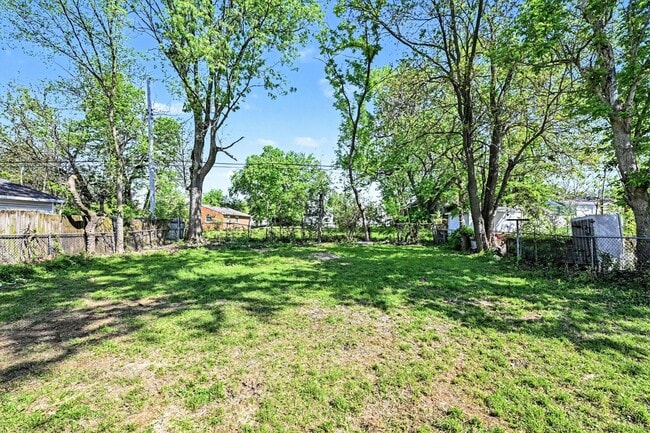 Building Photo - Renovated 2 Bed 1 Bath Home