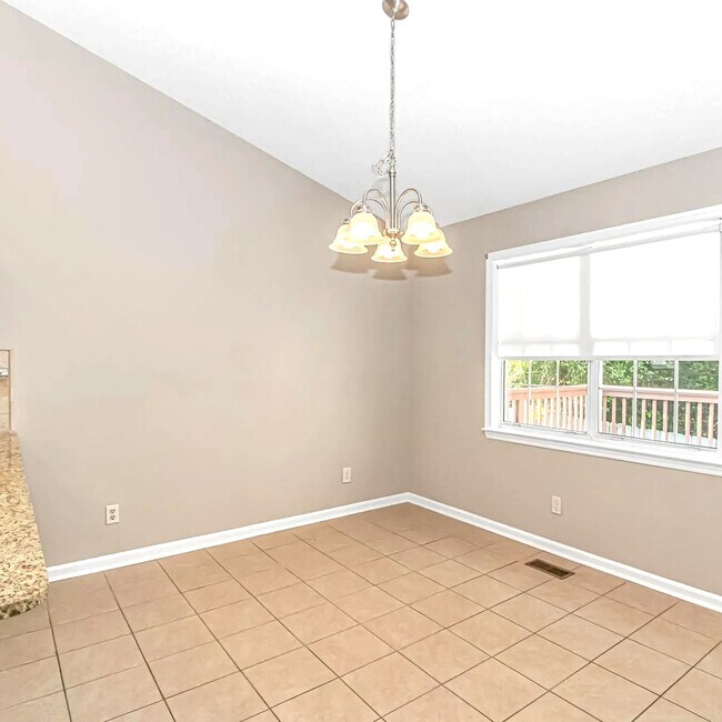 Building Photo - 961 Castlewood Dr