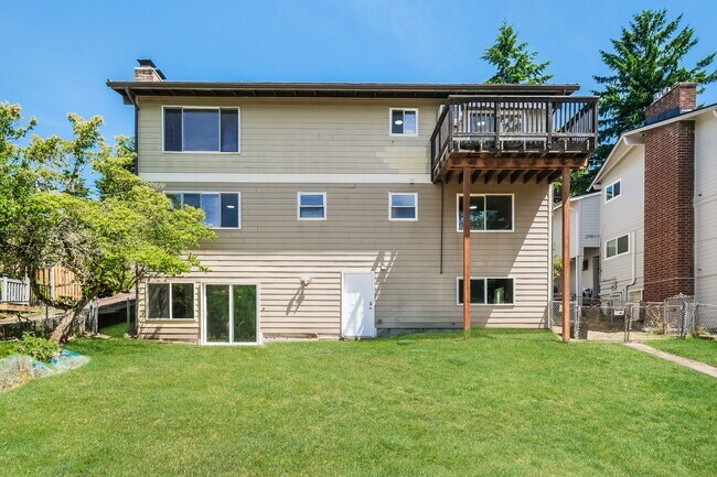 Building Photo - Versatile 5 Bedroom Retreat with Office and Outdoor Living in Burien