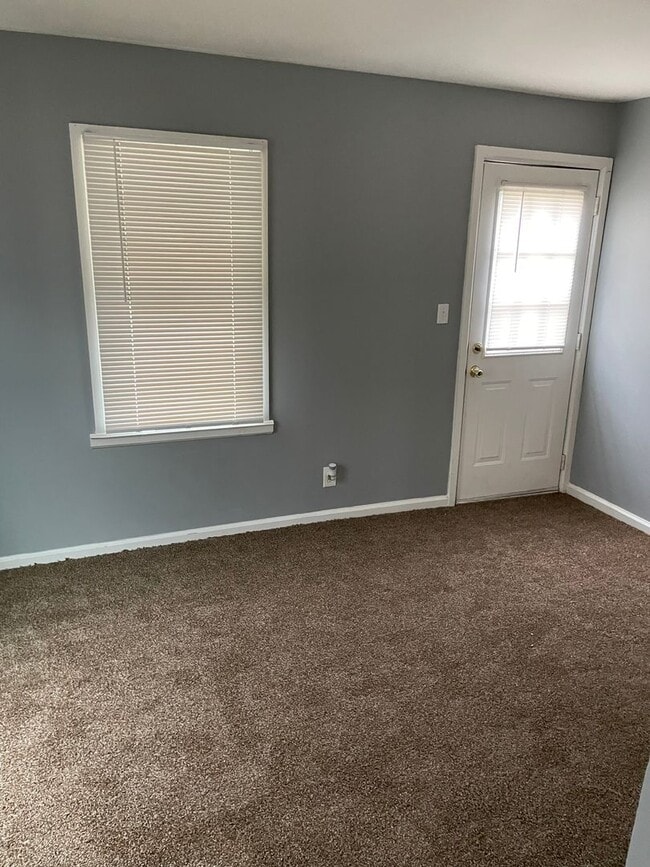 Building Photo - 3 Bedroom Home In Farmington Hills