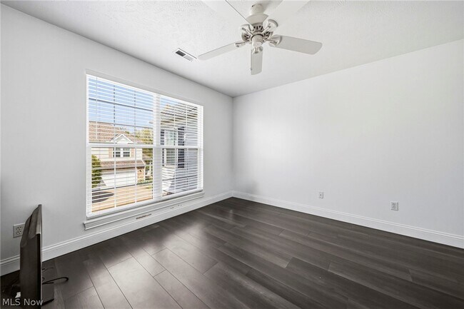 Building Photo - 351 E Legend Ct