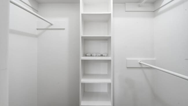 Building Photo - Welcome to this delightful 3-bedroom, 2-bathroom home. Perfectly situated this residence offers f...