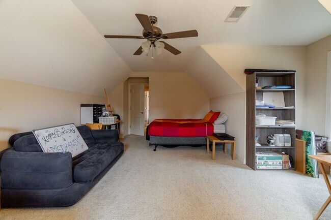 Building Photo - Furnished beautiful 4bd/2.5bth home located in the Clabber Creek Subdivision!! Open to various le...